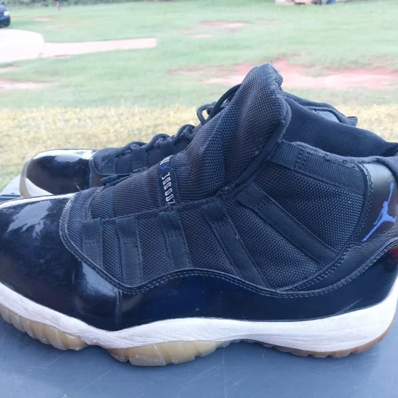 Air Jordan 11 - Picture 4 of 6
